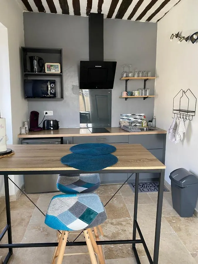 Studio De Charme Le Clos De L'Etang + Place De Parking LʼIsle-sur-la-Sorgue 0*,  프랑스
